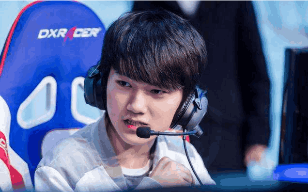 CSGO G2选手m0NESY比赛中卡bug又被喷